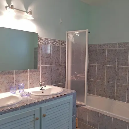 In Saint-laurent With Private Pool, Cleaning Included *