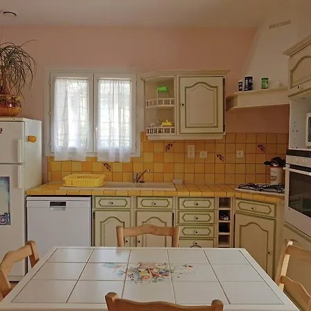 Modern With Private Pool, Cleaning Included * Saint-Laurent-de-Carnols